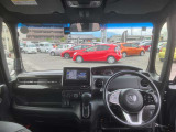 左右に視界が広く、隅々まで見渡すことができるので、とても運転がしやすいです!