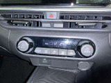 オートエアコン付きなので、温度を設定するだけで車内を快適にしてくれます!