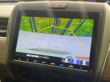 【バックカメラ】駐車時に後方がリアルタイム映像で確認できます。大型商業施設や立体駐車場での駐車時や、夜間のバック時に大活躍!運転スキルに関わらず、今や必須となった装備のひとつです!