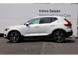 ロードクリアランスの大きなXC40は乗員の着座位置が高く、視界が良好です。また、着座位置の高さは安心感につながり、ストローク量の大きいサスペンションにより悪路でも快適な乗り心地を確保できる利点もあります。