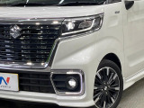 【LEDヘッドライト】悪天候や夜間走行時も良好な視界を確保し安心して運転できる高輝度LEDヘッドライトを装備!点灯速度が早く、消費電力も抑えられています。