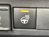 【ステアリングヒーター】冬場の寒い日に手がかじかみながら運転するのはツライですよね。でも、これがあれば安心です!ハンドルのグリップ部がじわっと暖かくなって心までポカポカします。