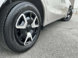 車のデザインにマッチした、純正スチールホイール!