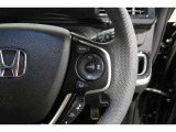 Hondaセンシングの機能のひとつ、アダプティブクルーズコントロール付!アクセルから足を離しても設定したスピードと前車との車間を保ち走行してくれます!車線維持もアシスト☆高速道路で疲労軽減ですね☆