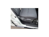 前後、背もたれだけでなく座面の高さも調整できお好きなポジションで運転できます。