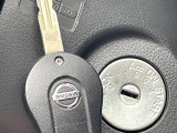 【キーレス】少し離れた場所からでもボタン一つでドアの開錠・施錠ができるのでとっても便利!ドアの鍵穴周りに傷をつけることもありません