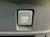 アクセサリーソケットを装備。車内アクセサリーの電源として便利です。