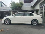中古車は全てWeb在庫です。現車はストックヤードにて保管しており常時展示はしておりませんので、現車をご確認の場合は事前にお電話にてご連絡お願い致します。075-922-2313 定休日:毎週水曜日