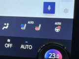 ステアリングヒーター付き。寒い日のドライブも、手のひらから温めてくれます。