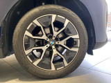 BMWの純正アロイホイールは軽量かつ強度にも優れているホイールで走行性能を引き上げる設計になっております。足元にもBMWは妥協がなくこだわっている個所になります。
