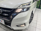 【LEDヘッドライト】悪天候や夜間走行時も良好な視界を確保し安心して運転できる高輝度LEDヘッドライトを装備!点灯速度が早く、消費電力も抑えられています。