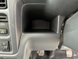 運転席左側のインストポケットのなります。