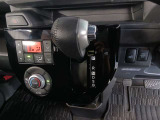 手元で操作しやすいインパネシフトを採用しており、運転中の姿勢を崩さずスムーズにシフトチェンジできます