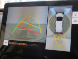 パノラミックビューモニター付きです。車両を上から見たような映像をディスプレイオーディオ画面に表示。運転席からの目視だけでは見にくい、車両周辺の状況をリアルタイムでしっかり確認できます。