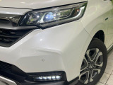 【LEDヘッドライト】悪天候や夜間走行時も良好な視界を確保し安心して運転できる高輝度LEDヘッドライトを装備!点灯速度が早く、消費電力も抑えられています。