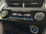 左右独立温度コントロールフルオートエアコンです。運転席、助手席それぞれで独立して温度設定ができます。冷え性の方が乗っても安心ですね♪