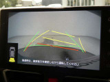 駐車も安心のガイドライン付きバックモニターです。