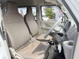 運転席シート廻りは使用感も少なく、良好な状態となっています。前オーナー様が丁寧に使っていたことがよくわかりますね。