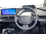 運転席まわりです。 各操作スイッチは使いやすい位置に配置されてます。