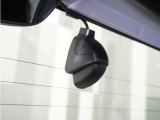 ◆リアにもドライブレコーダーを装備しております◆映像・音声などを記録する自動車用の装置です。もしもの事故の際の記録はもちろん、旅行の際の思い出としてドライブの映像を楽しむことができます。