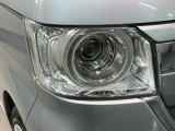 LEDヘッドライトは、点灯の瞬間から最大光量を発揮し、突然暗くなるトンネルなどでの安定感を高めます。