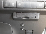 ■ 装備5 ■ フロントワイパーデアイサー(前ガラス熱線) AC100V1500W給電