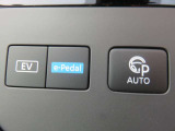 プロパイロットパーキングは駐車可能スペースを自動検知して、ステアリング、アクセル、ブレーキ、シフト、さらにパーキングブレーキまですべて制御し駐車完了までドライバーをアシストします(^_^)