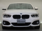【キドニーグリル】BMWの代名詞。一目見ただけでBMWであると認識できる確固たるアイコンとして存在感を放ちます。