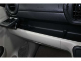 インパネテーブル装備!車内での小物などを一時的に置くとき利用できます。ドリンクホルダー装備! 美味しい飲み物 飲みながら 快適なドライブいかがですか♪