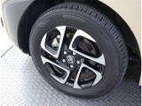 かっこいいホイールですね。 車のイメージを大きく左右するホイール部分はコダワリを持ちたいですね。