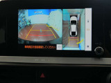 【全周囲カメラ】まるで上から車を見ている様に移ります☆縦列駐車や幅寄せ時に大活躍♪