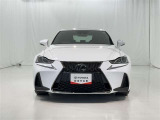 スピンドルグリルがレクサスらしさを強調します。