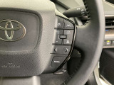 前方の車との車間を設定し、スピードを上げたり緩めたりを自動で行ってくれる追尾式の「レーダークルーズ」。上級装備の一つです!高級車にしかつかない嬉しい機能です。