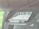 【トヨタセーフティセンス】走行中に前方の車両等を認識し、衝突しそうな時は警報とブレーキで衝突回避と被害軽減をアシスト。より安全にドライブをお楽しみいただけます。