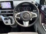 【純正革巻きステアリング】上質な革を使用することで、手にしっかり馴染みとても運転しやすいハンドルです♪