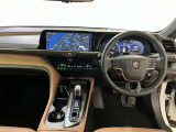 運転席周りのレイアウトをご覧ください。ナビゲーションが綺麗に装着されすっきり収まってますね!