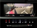 ●360度カメラ『車両の4つのカメラから得た映像を合成し、上空から眺めているような映像をモニターに映し出します。車両周辺の歩行者や障害物などの発見に役立ちます。』