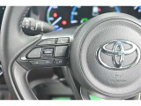 ステアリングスイッチ付き。前方から目を離すことなく操作することが可能です。