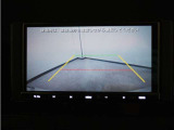 バックカメラ搭載です!車庫入れが苦手な人はもちろん、車両感覚に自信がある人にもお勧めです!見えない箇所が見えるようになるので、低い障害物や隠れてしまっている子供の存在等にも気付く事が出来ます。
