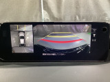 狭い場所での駐車やすれ違いなどでより的確な運転操作に役立つ360&deg;ビューモニターが装備されています。