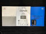 スマートキーは鍵をバッグに入れたままでもドアロックの開閉やエンジンのON・OFFができます。夜間や雨の日も鍵を探さなくて良いので便利です。