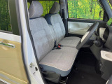 運転席シート廻りは使用感も少なく、良好な状態となっています。丁寧に使われていたことがよくわかりますね。
