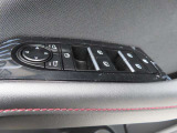運転席のパワーウインドースイッチ部です。よく触れる場所だからこそ、使用状態があらわれますよね。ぜひこうした所もチェックしてください。