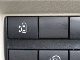 【片側電動スライドドアスイッチ】スマートキーや運転席のスイッチでスライドドアの開閉が可能♪電動なので力を入れてドアを開ける必要が無く小さいお子様でも、重い荷物を持っている時でもラクに開け閉めできます