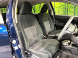 運転席まわりには十分なスペースがあり、大柄な方でもゆったり運転していただける環境です。