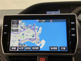 いまや必須装備「ナビゲーション」搭載!知らない場所に、スイスイッとドライブ。なんて便利な機能でしょうか?もう、これなしではハンドルを握れませんね!でも、運転中の操作は危険ですのでご注意ですね♪