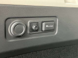 トランクに電源ソケットが装備されておりアウトドアでも便利です。