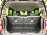 普段のお買い物や通勤、送迎等に十分な荷室スペースを確保しております。セカンドシートを倒すと、大きな荷物の積載も可能です♪