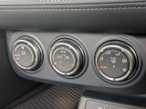 オートエアコンで温度を設定するだけで快適な車内環境を維持することができます