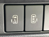 【両側パワースライドドア】スマートキーや運転席のスイッチで後席両側スライドドアの開閉が可能♪電動だから力を入れてドアを開ける必要が無く、小さなお子様でも簡単に開け閉めでき快適です♪